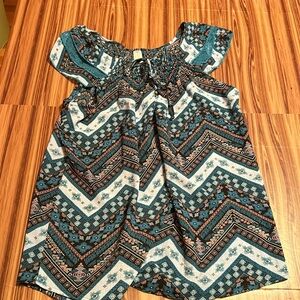 No Boundaries Size Juniors Large Patterned Blouse Excellent Condition